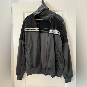 Cool looking Bench zip up